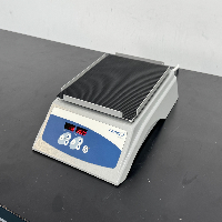 VWR Mini Shaker image 0